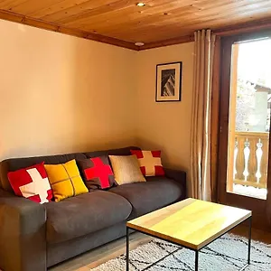 Chic And Cosy With Balcony In Appartement